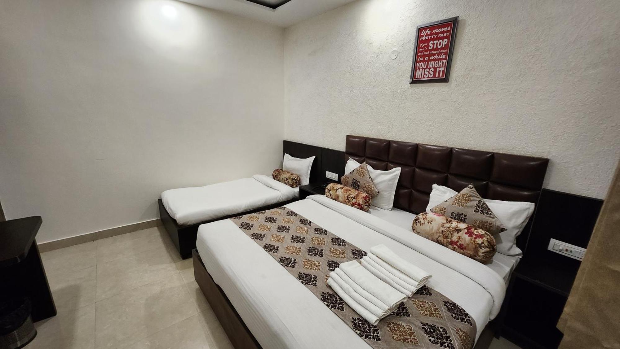Hotel Krishna'S Near Golden Temple Amritsar Exteriör bild